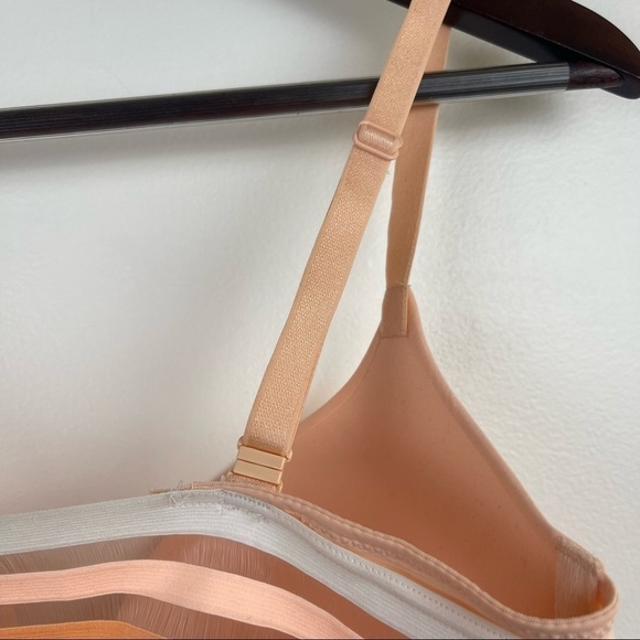 Victoria’s Secret T-Shirt Push-up Bra Size 34D Sheer Back - Picture 7 of 9